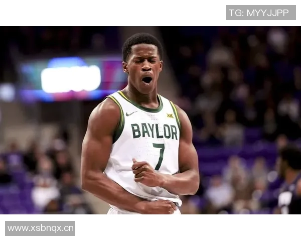 埃奇库姆表现出色次节独得12分全场贡献16分2板3助3断助力球队稳定发挥