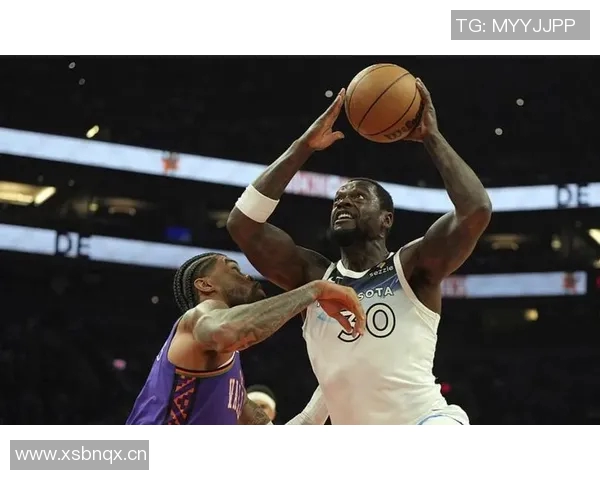 爱德华兹首节狂砍14分半场高效9中7三分命中2记助攻4次表现抢眼 爱德华兹首节狂砍14分半场高效9中7三分命中2记助攻4次表现抢眼